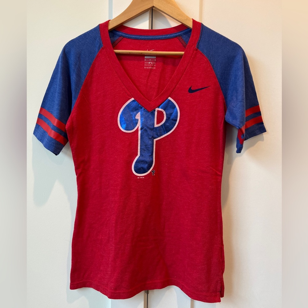 Phillies MLB Nike V-neck Raglan T-shirt